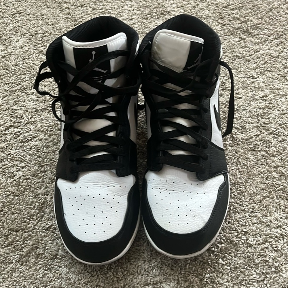 Nike Men’s Jordan Alpha 1 menace football cleats. Size 11. Black and white